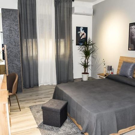 Apartamento La Via Di Mezzo CTA Exterior foto